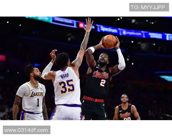 湖人大胜开拓者，晋级NBA季后赛